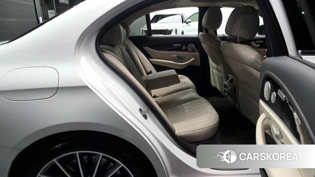Mercedes-Benz E-Class W213 2023 Белый из Кореи, фото 2