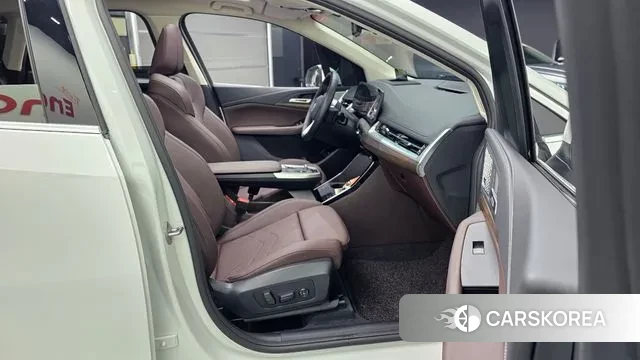 BMW 2 Series Active Tourer (U06) 2025 Белый из Кореи, фото 2