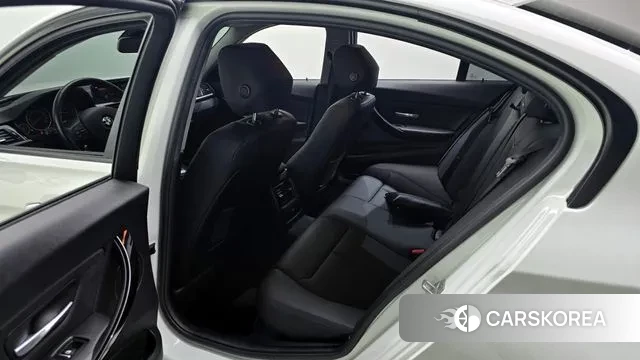 BMW 3 Series (F30) 2018 Белый из Кореи, фото 2