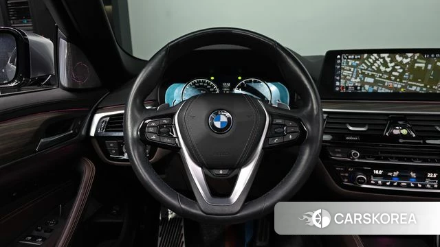 BMW 5 Series (G30) 2018 Серый из Кореи, фото 2