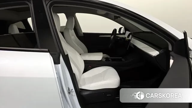 Tesla Model Y 2024 Белый из Кореи, фото 2