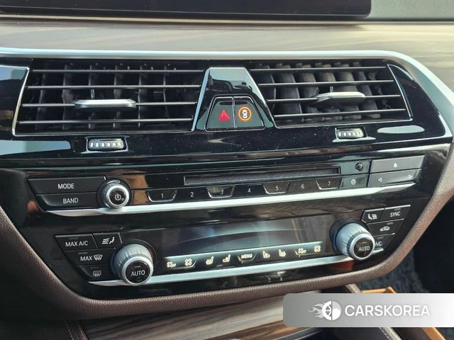 BMW 5 Series (G30) 2018 Серебристо-серый из Кореи, фото 2