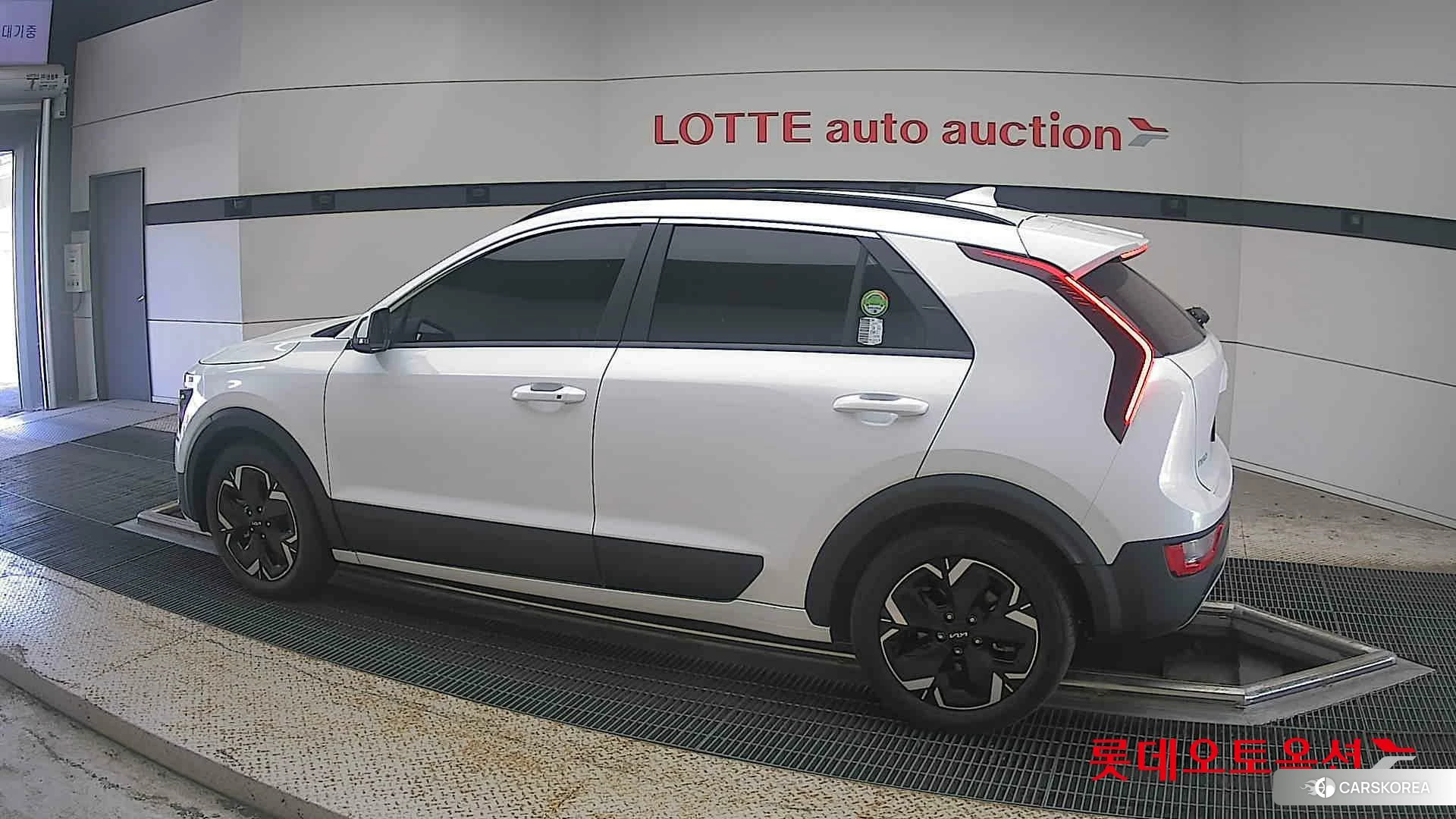 Kia Niro EV 2023 Snow White Pearl (optional) из Кореи, фото 2