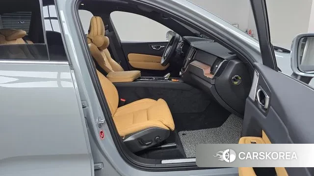 Volvo XC60 second Generation 2023 Серый из Кореи, фото 2