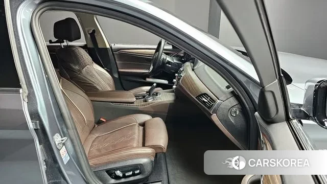 BMW 5 Series (G30) 2018 Серый из Кореи, фото 2