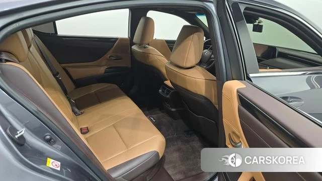 Lexus ES300h 7th generation 2018 Серый из Кореи, фото 2