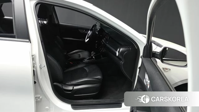 Kia The New K3 2nd generation 2021 Белый из Кореи, фото 2
