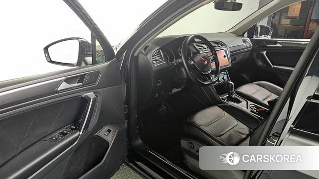 Volkswagen Tiguan second Generation 2018 Черный из Кореи, фото 2