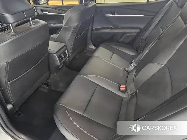 Toyota Camry (XV80) 2025 Серебряный из Кореи, фото 2