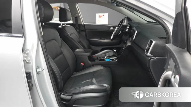 Kia Sportage The Bold 2021 Серебряный из Кореи, фото 2