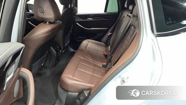 BMW X4 (G02) 2025 Светло-серебряный цвет из Кореи, фото 2