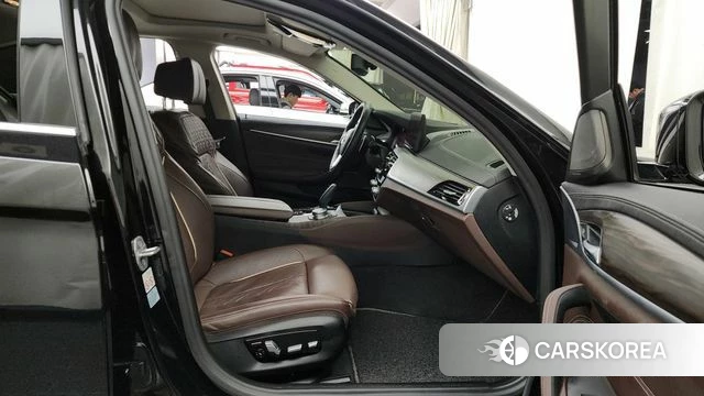 BMW 5 Series (G30) 2020 Черный из Кореи, фото 2