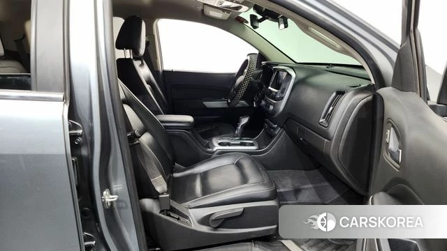 Chevrolet (GM Daewoo) Real New Colorado 2022 Серебристо-серый из Кореи, фото 2