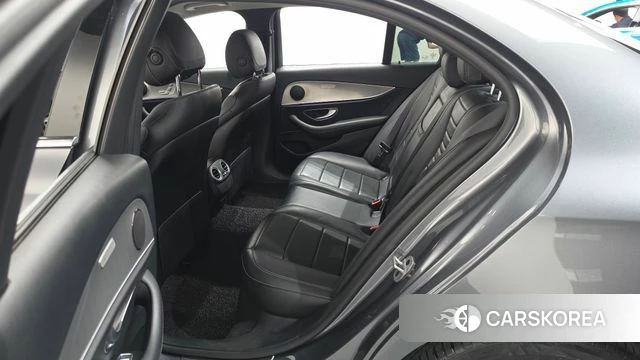 Mercedes-Benz E-Class W213 2018 Серый из Кореи, фото 2