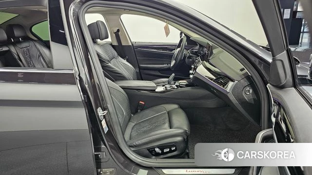 BMW 5 Series (G30) 2019 Серый из Кореи, фото 2