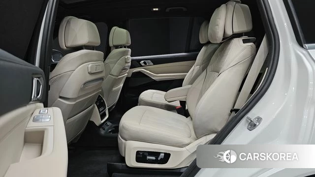 BMW X7 (G07) 2023 Белый из Кореи, фото 2