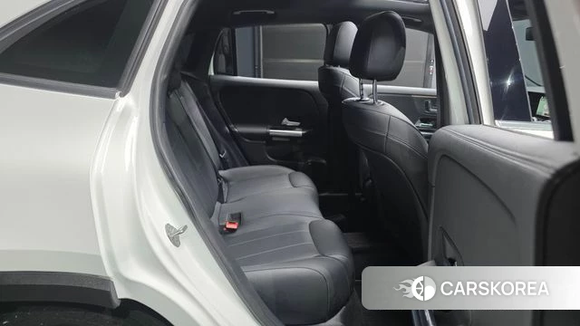 Mercedes-Benz GLA - Class H247 2021 Белый из Кореи, фото 2