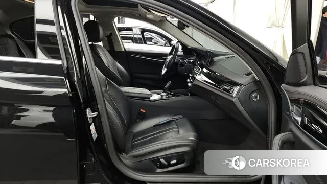 BMW 5 Series (G30) 2018 Черный из Кореи, фото 2