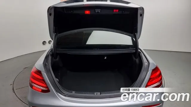 Mercedes-Benz E-Class W213 2018 Серебряный из Кореи, фото 2