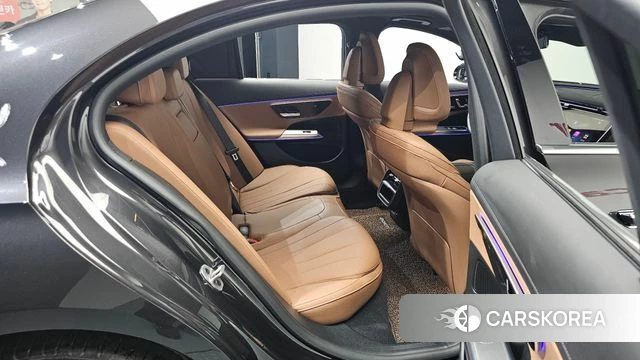 Mercedes-Benz E-Class W214 2024 Черный из Кореи, фото 2