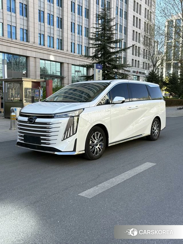 GAC Trumpchi Trumpchi E9 PHEV 2023 Белый из Китая, фото 2