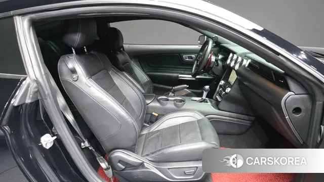 Ford Mustang 2022 Черный из Кореи, фото 2