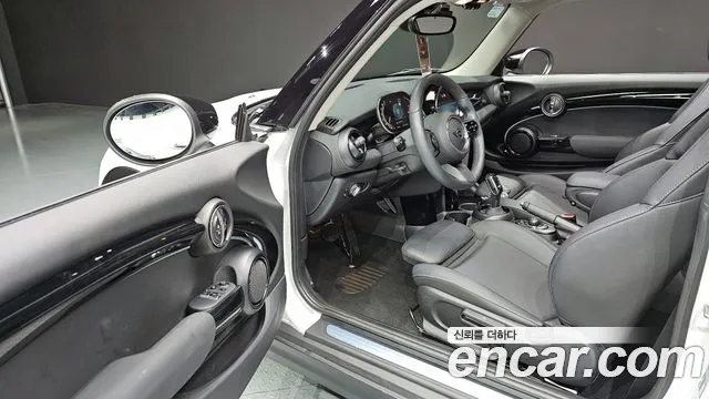 Mini Cooper 2023 Белый из Кореи, фото 2