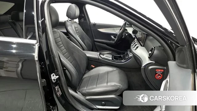 Mercedes-Benz E-Class W213 2021 Черный из Кореи, фото 2