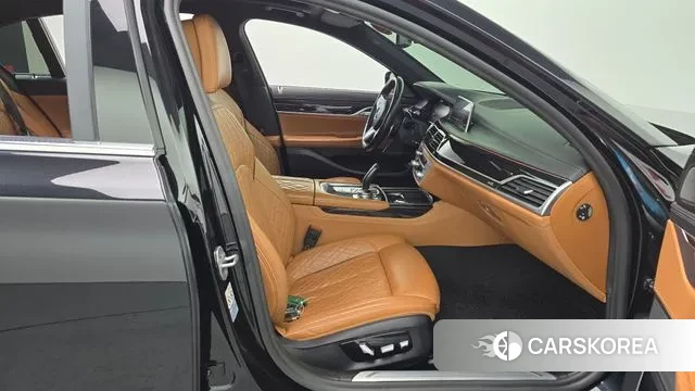 BMW 7 Series (G11) 2021 Черный из Кореи, фото 2