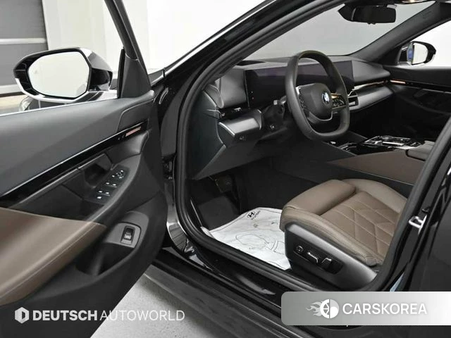 BMW 5 Series (G60) 2024 Черный из Кореи, фото 2