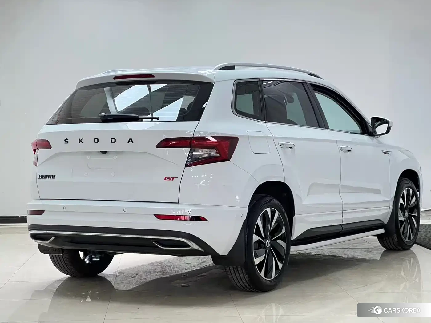Skoda Karoq 2023 Белый из Китая, фото 2