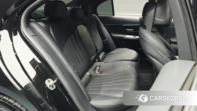 Mercedes-Benz E-Class W214 2024 Черный из Кореи, фото 2