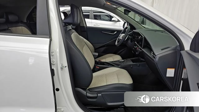 Kia Di Ol Nu Niro 2024 Белый из Кореи, фото 2