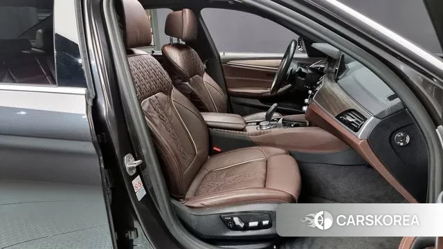 BMW 5 Series (G30) 2020 Черный из Кореи, фото 2