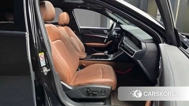 Audi A6 (C8) 2023 Черный из Кореи, фото 2