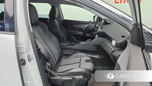 Peugeot 5008 second generation 2018 Белый из Кореи, фото 2