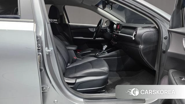 Kia The New K3 2nd generation 2022 Серебристо-серый из Кореи, фото 2