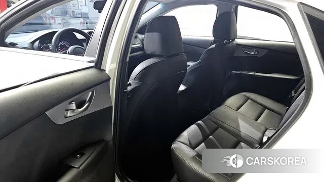 Kia The New K3 2nd generation 2021 Белый из Кореи, фото 2