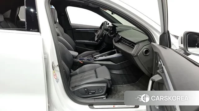 Audi A3 (8Y) 2025 Белый из Кореи, фото 2