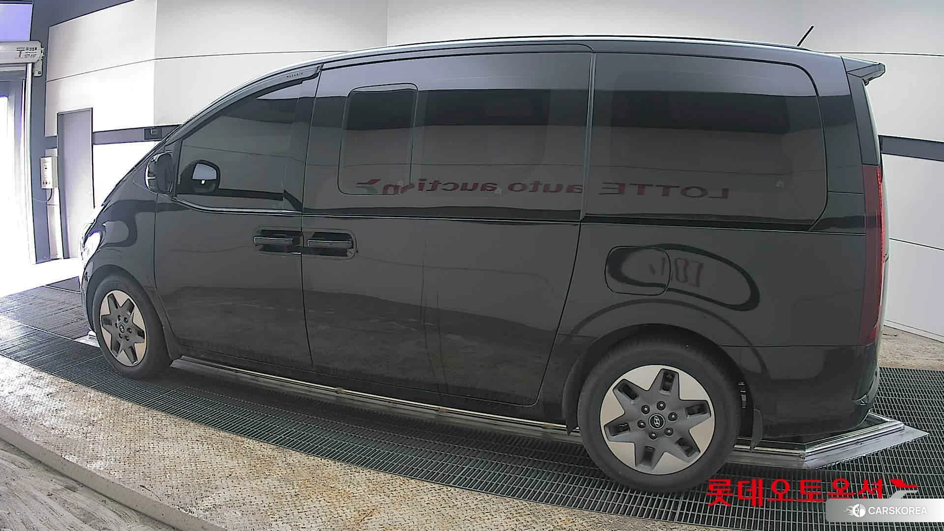 Hyundai Staria 2023 Abyss Black Pearl из Кореи, фото 2