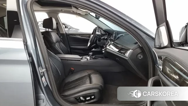 BMW 5 Series (G30) 2018 Серый из Кореи, фото 2