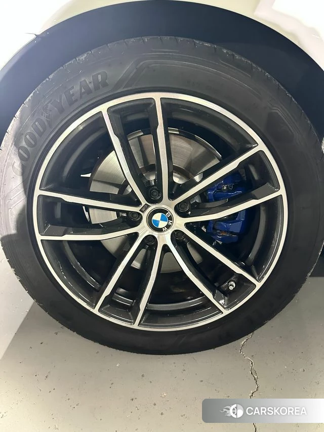 BMW 5 Series (G30) 2023 Белый из Кореи, фото 2
