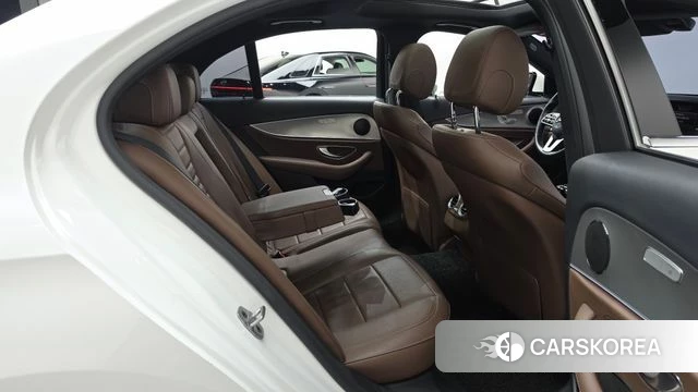 Mercedes-Benz E-Class W213 2018 Белый из Кореи, фото 2