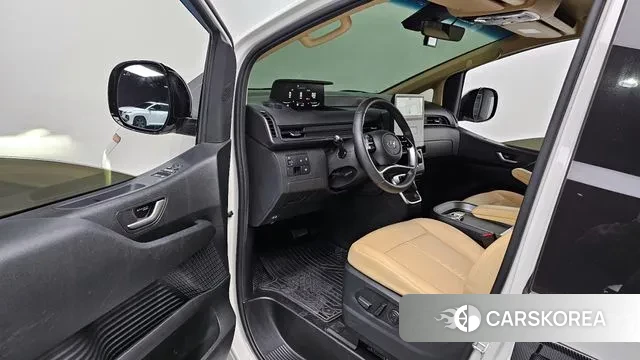 Hyundai Staria 2023 Белый из Кореи, фото 2