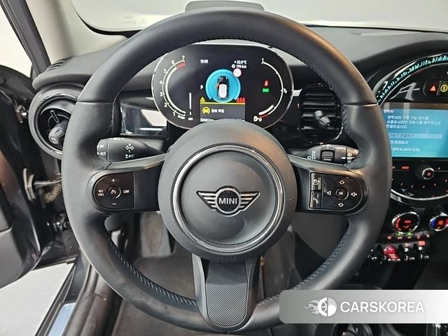 Mini Cooper 2023 Черный из Кореи, фото 2