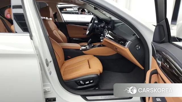 BMW 5 Series (G30) 2021 Белый из Кореи, фото 2