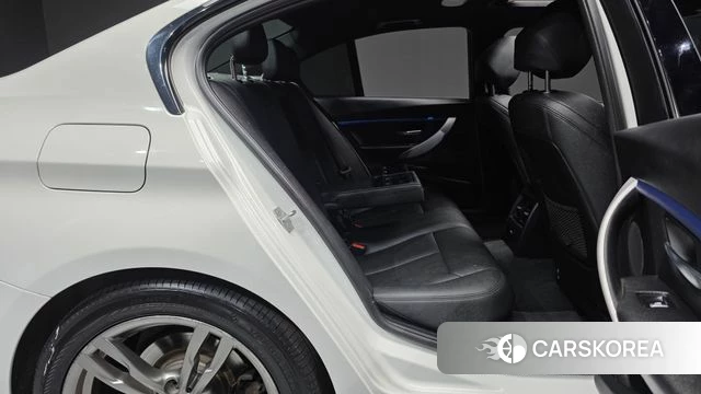 BMW 3 Series (F30) 2018 Белый из Кореи, фото 2