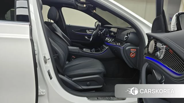 Mercedes-Benz E-Class W213 2023 Белый из Кореи, фото 2