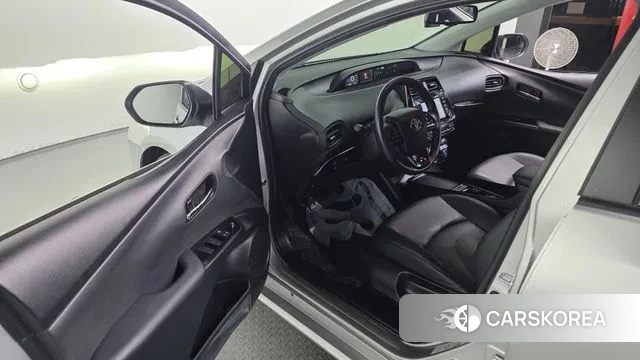 Toyota Prius 4th Generation 2021 Серебряный из Кореи, фото 2