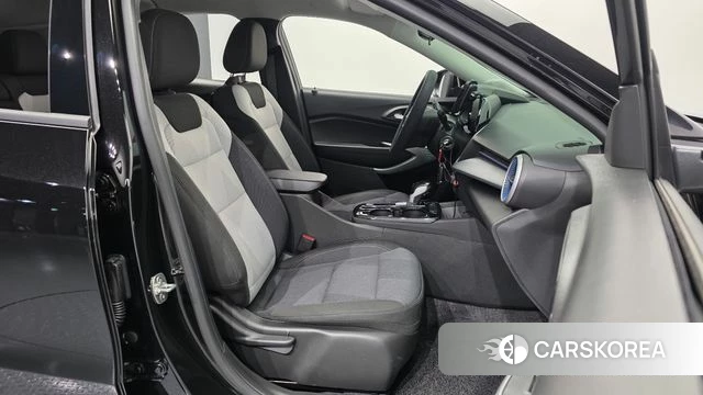 Chevrolet (GM Daewoo) Trax Crossover 2024 Черный из Кореи, фото 2